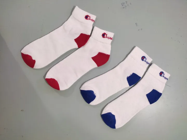 Moisture-wicking socks for keeping feet dry in winter in UAE.