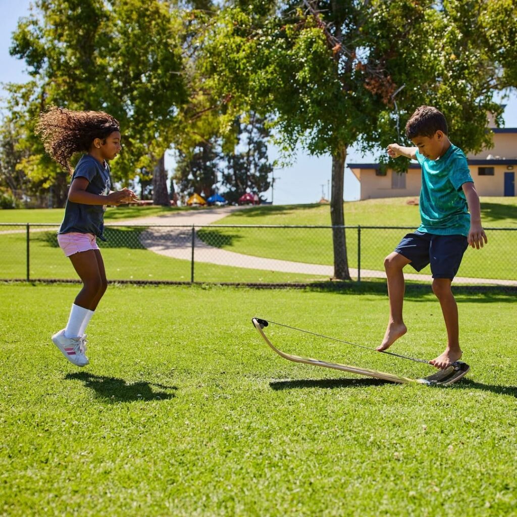 Using the GIBBON GiBoard at the park – Combining slacklining and board sports for fun and fitness outdoors.