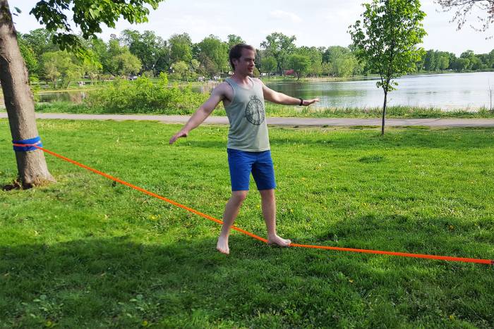 Beginner slackline kit with ratchet system – perfect for easy slackline setup and learning balance skills.