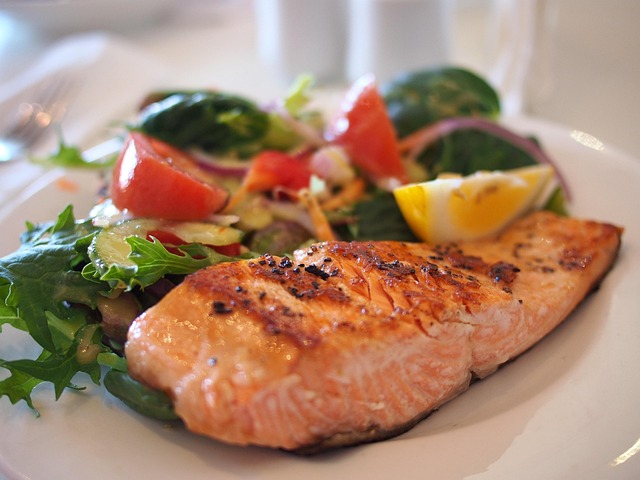 Healthy meal with veggies and fish for insulin resistance diet.