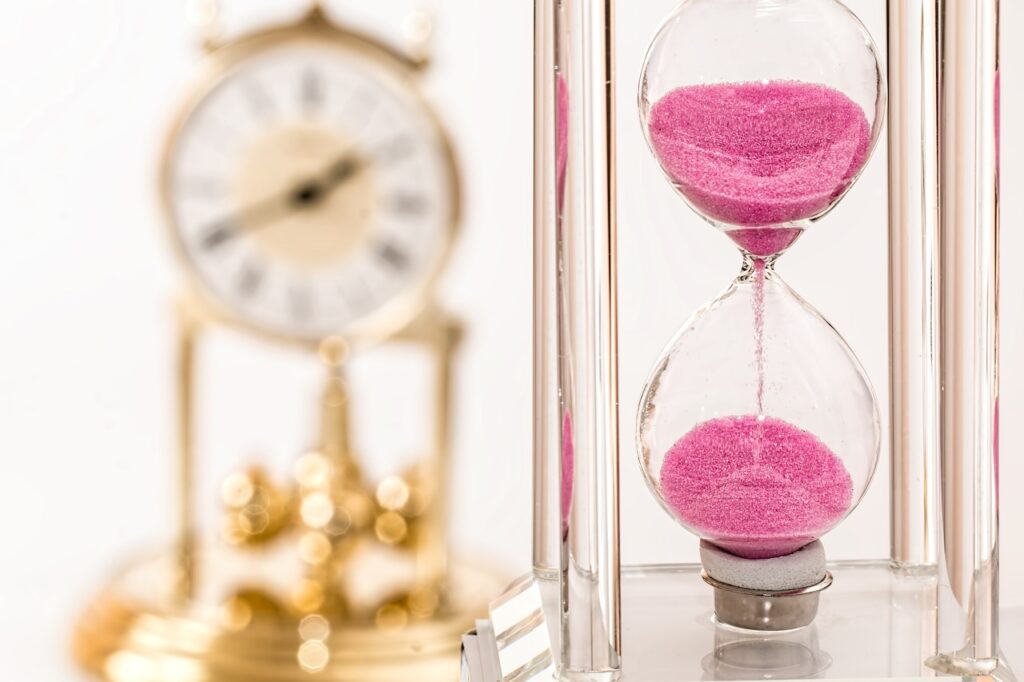 Clock showing 16/8 intermittent fasting schedule
